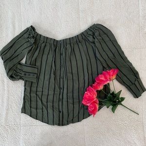 Green & black striped off-the-shouler top 🍃